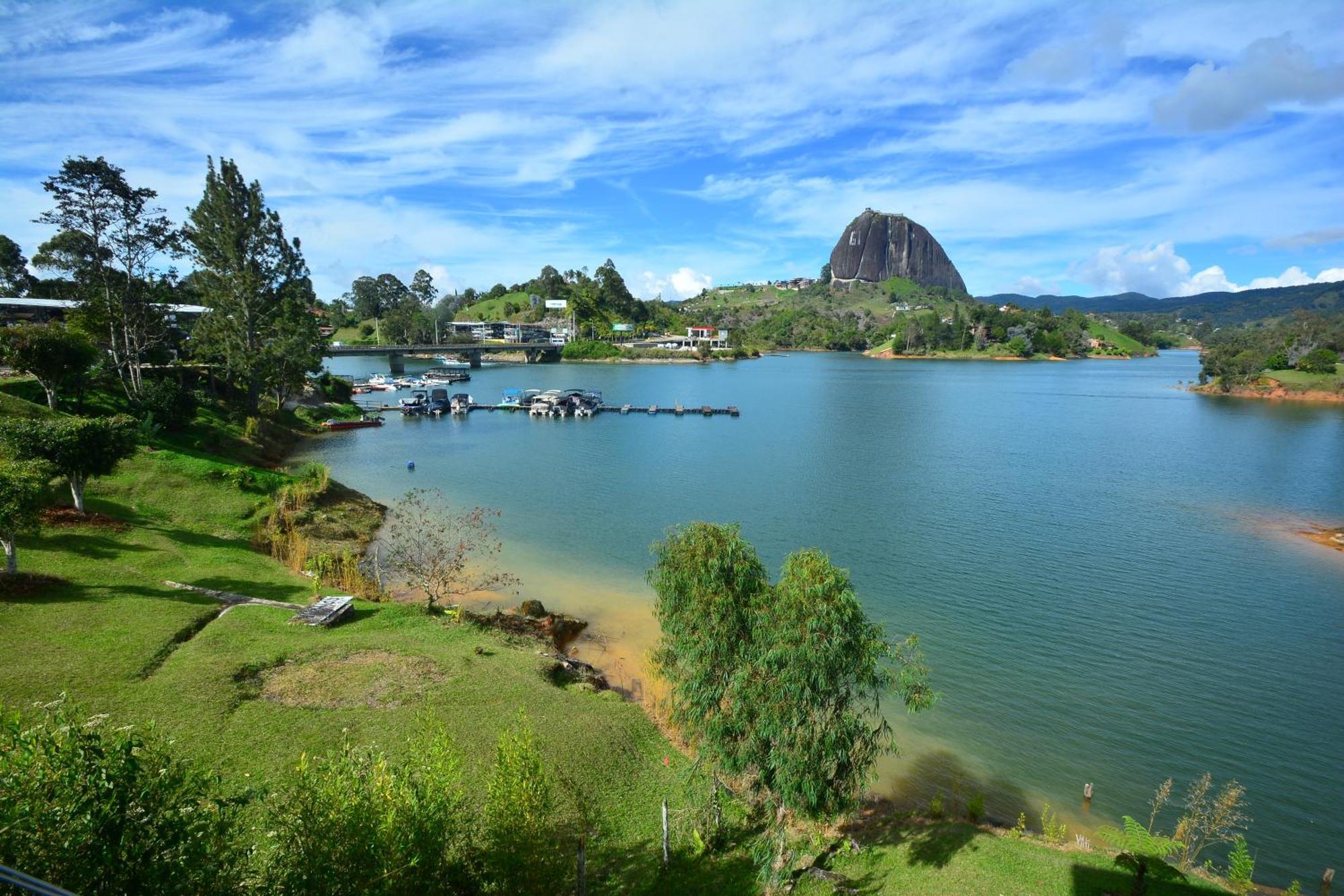 Hotel Campestre Alto Lindo En Guatapé Kültér fotó
