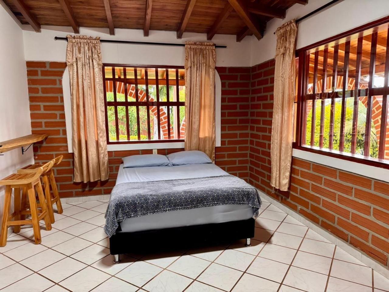 Hotel Campestre Alto Lindo En Guatapé Kültér fotó