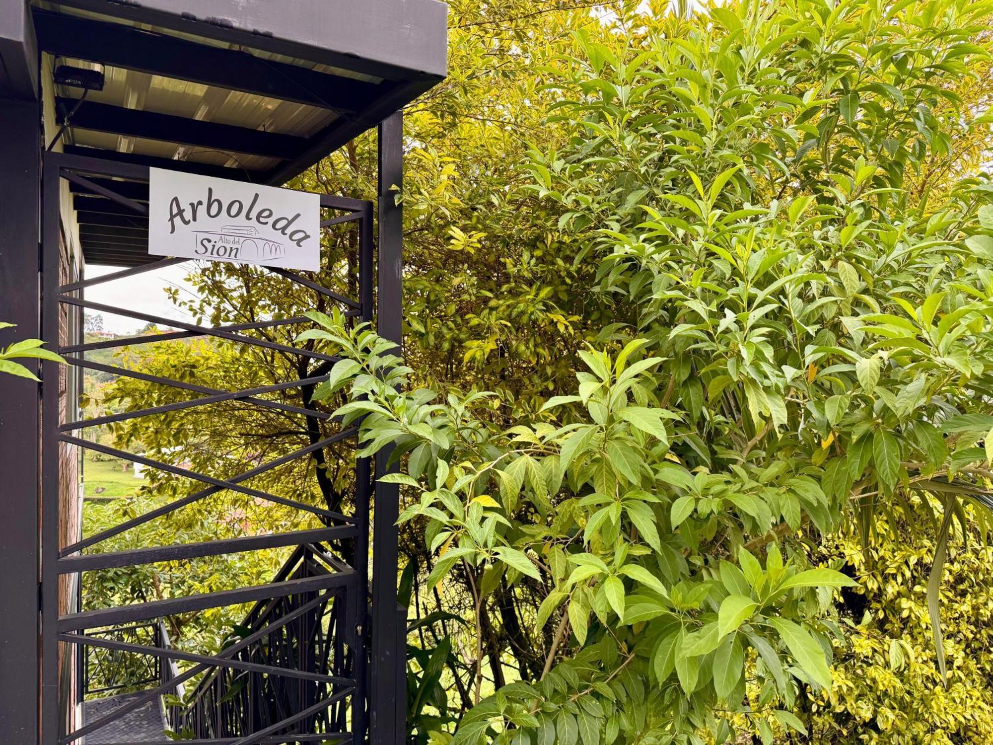 Hotel Campestre Alto Lindo En Guatapé Kültér fotó