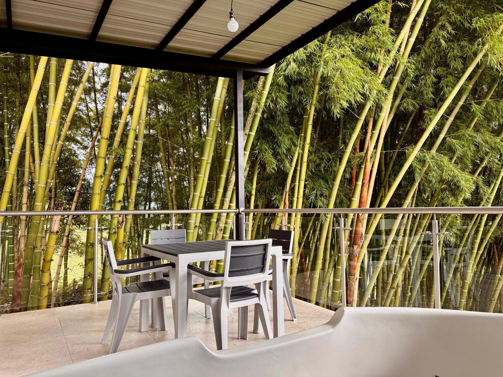 Hotel Campestre Alto Lindo En Guatapé Kültér fotó