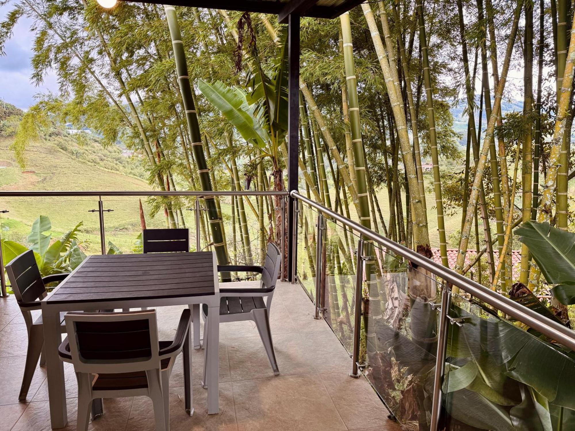 Hotel Campestre Alto Lindo En Guatapé Kültér fotó
