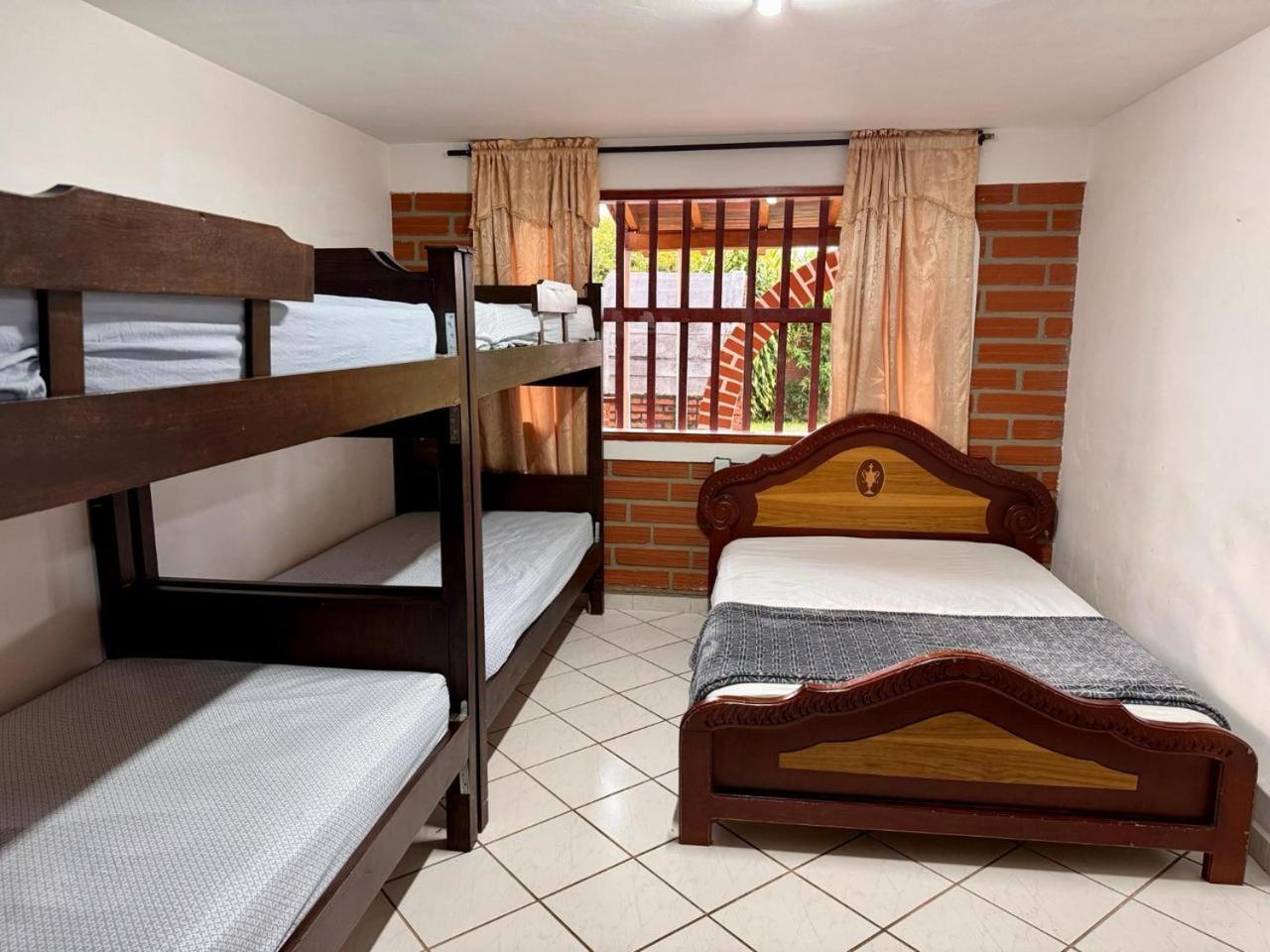 Hotel Campestre Alto Lindo En Guatapé Kültér fotó