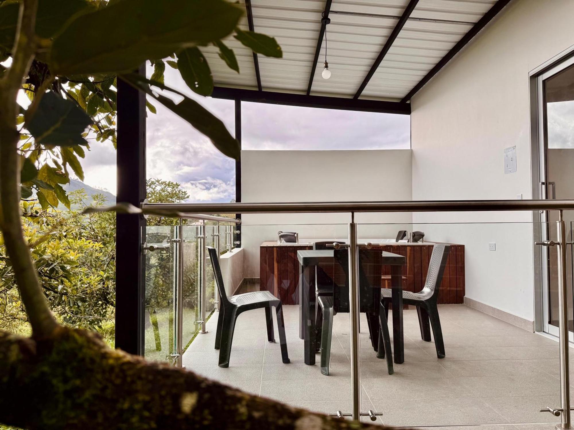 Hotel Campestre Alto Lindo En Guatapé Kültér fotó