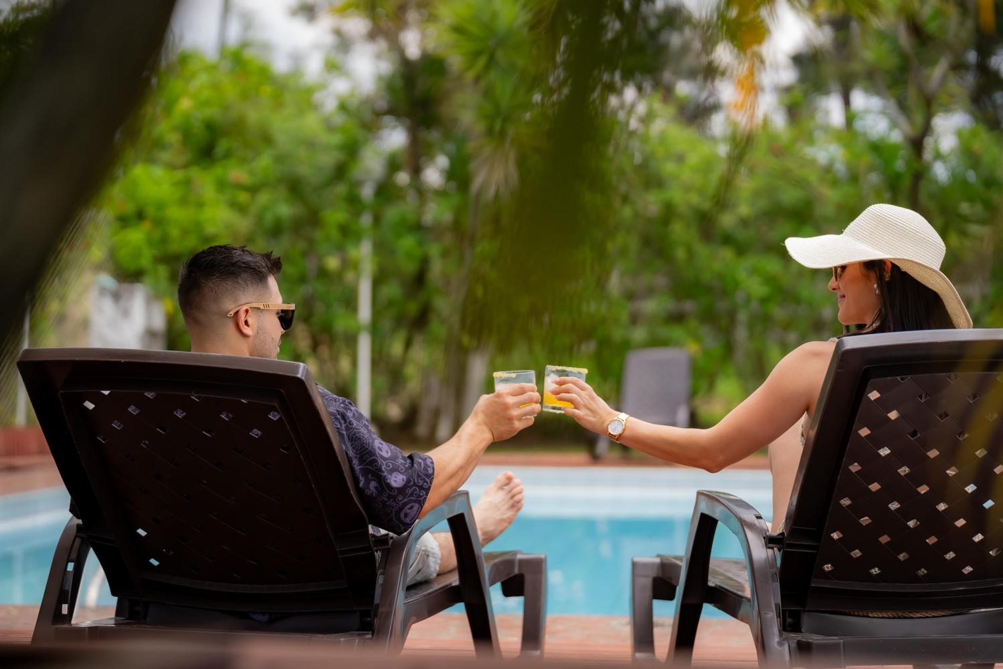 Hotel Campestre Alto Lindo En Guatapé Kültér fotó
