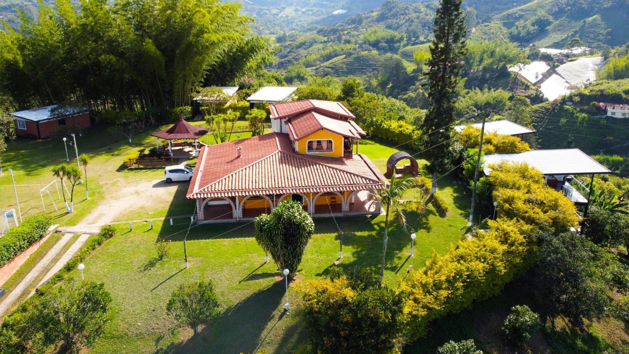 Hotel Campestre Alto Lindo En Guatapé Kültér fotó
